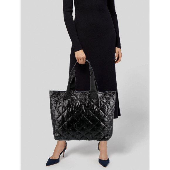 Saks Fifth Avenue Handbags - SAKS FIFTH AVENUE Women Black Quilted One Size Tote Bag